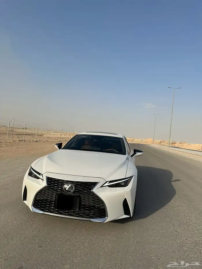 لكزس is300 2023 5