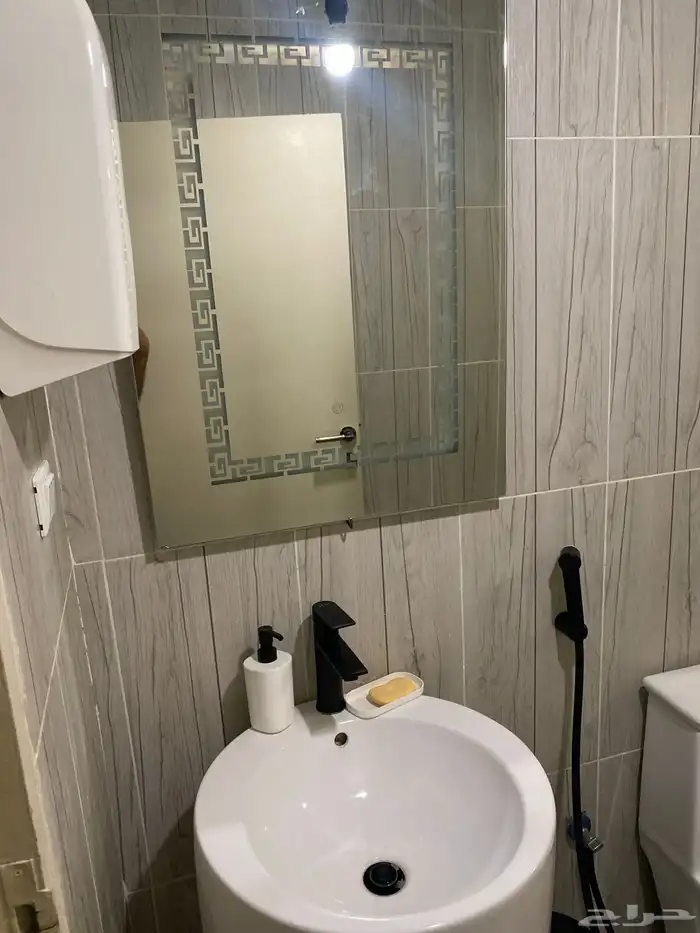 طقم حمامين مع مغلي ومروش وعلب مناديل ومرايات 3