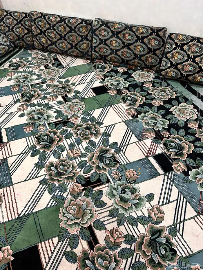 جلسة ارضية مع السجاد 0