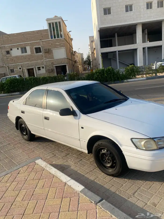 للبيع مرشوش تجملي كامل السياره . كامري الموديل 99 . 2