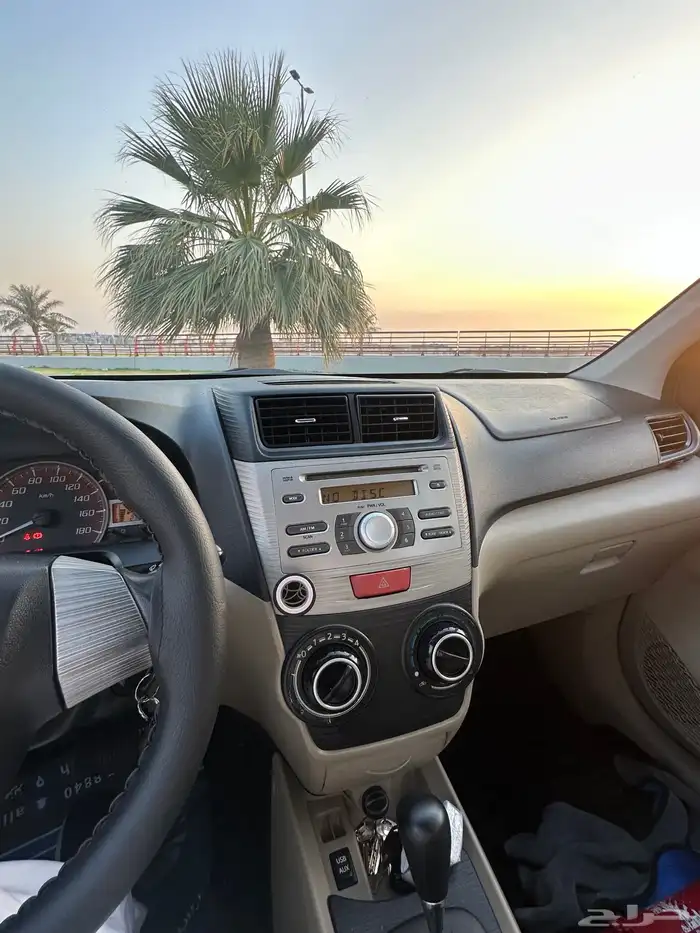 للبيع تويوتا أفانزا موديل 2015 12