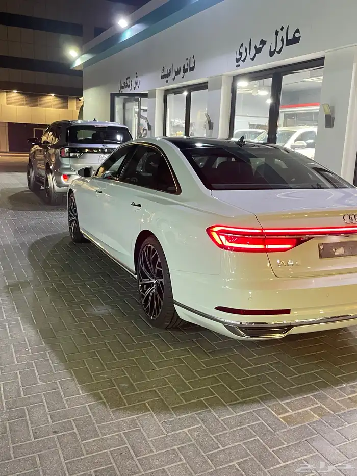 Audi A8L على الضمان الوكالة 2