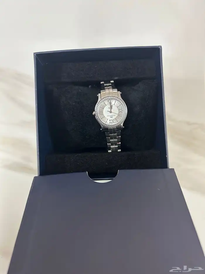 ساعة نسائية جميلة فخمة 0