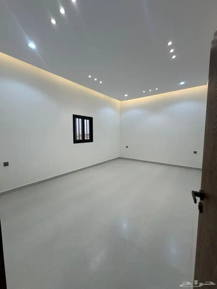 فيلا سكنية دور ارضي وثلاث شقق للبيع 6