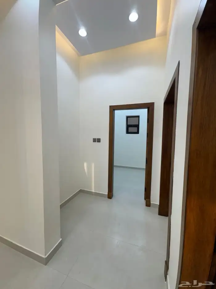 فيلا سكنية دور ارضي وثلاث شقق للبيع 9