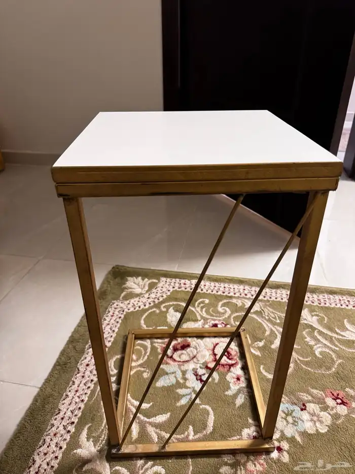 طاولات للبيع 1