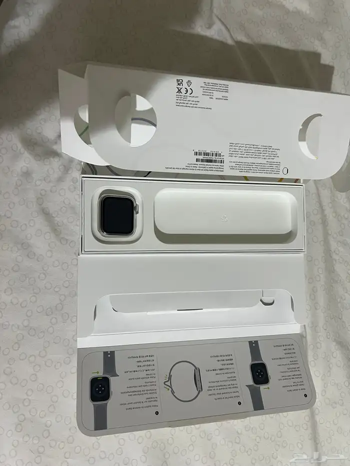 ساعه ابل شبه جديده مقاس 40 للبيع ب 900 0