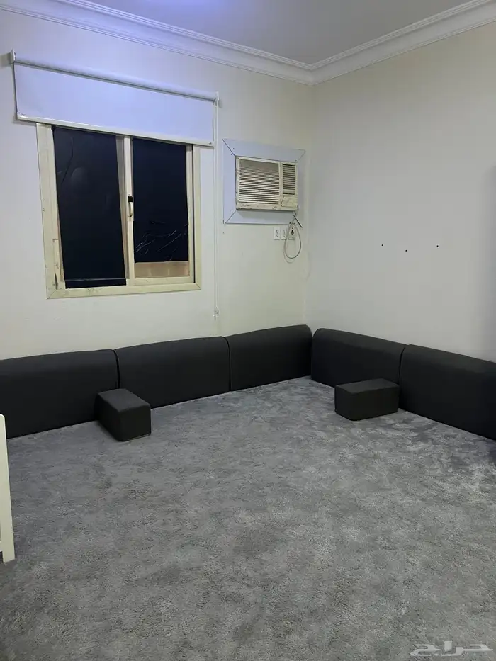 للبيع مخاد العدد 7 حبات مع مركى واحد  ستاره 4