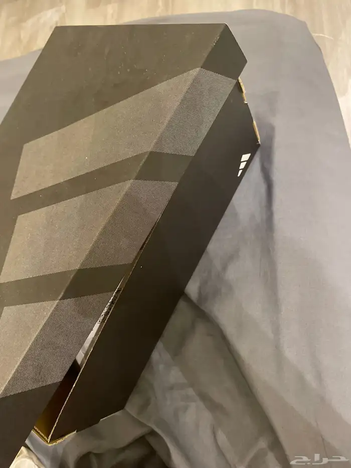 حذاء كرة قدم adidas اصلي من الفالح نوع عشب صناعي f50 5
