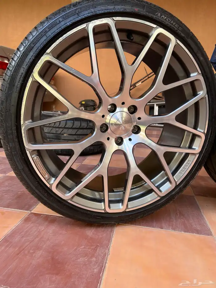 للبيع جنوط مرسيدس برابوس 21 اصليه مع الكفرات نظيفه جدا 0