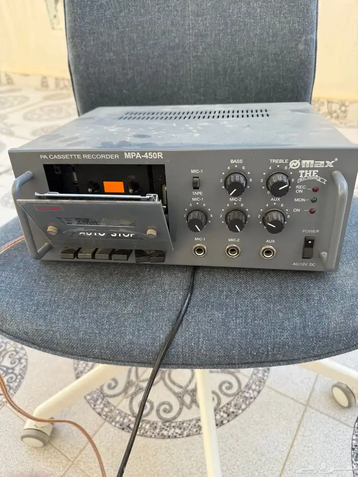 مكبر صوت مع مسجل قديم 3