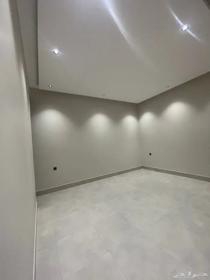 للبيع شقق علويه مساحة 230 م  بسعر 520 الف بالمحاله ابها 17