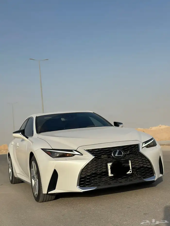 لكزس is300 2023 7
