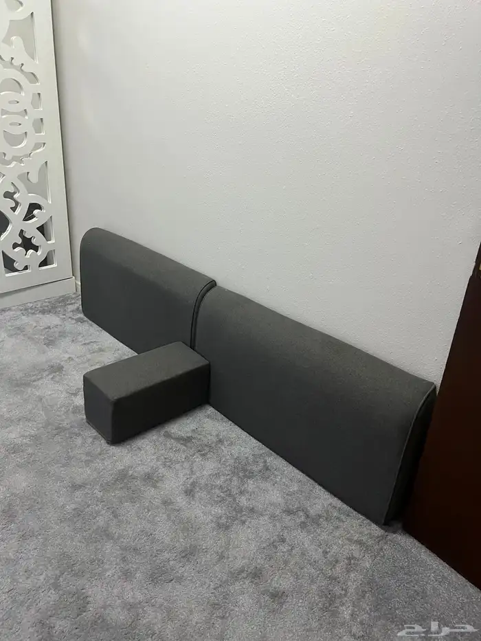 للبيع مخاد العدد 7 حبات مع مركى واحد  ستاره 3