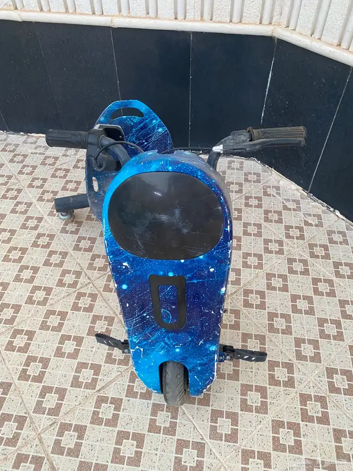 سكوتر درافت للبيع ناقصه بطارية وشاحن وكفر واحد 0