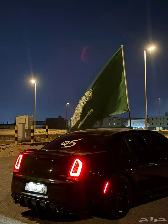 كرايزلر SRT 8 للبيع 13