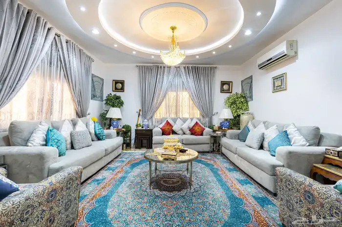 فيلا فاخرة للبيع في العاقول خلف منتزه الفلك 7