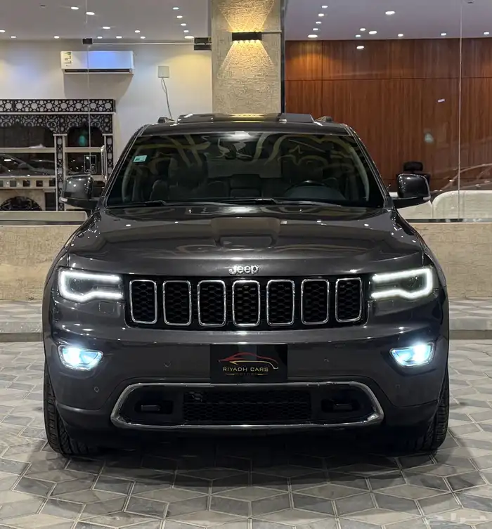 جيب شروكي 2014 ليمتد V6 (بحالة ممتازة) 2