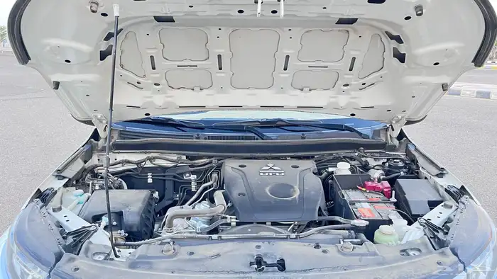 ميتسوبيشي L200 موديل 2020 ديزل دبل قير عادي بحالة الوكالة 10