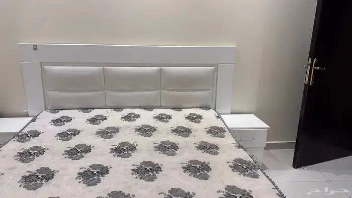 دولاب وسرير مع المرتبة 1