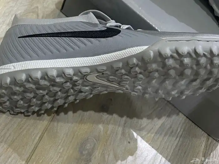 حذاء كورة ملعب صناعي رياضي   نايك المقاس 43 4