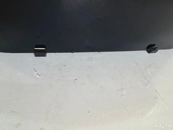 قاعدة لوحه جيب صالون من 97 وتحت شنطه بالوسط نظيفه اصليه 4