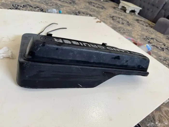 قاعدة لوحه جيب صالون من 97 وتحت شنطه بالوسط نظيفه اصليه 1