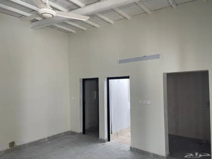 للإيجار مجمع سكني جديد غرف عمال بخميس مشيط حي شباعه   حوش 3