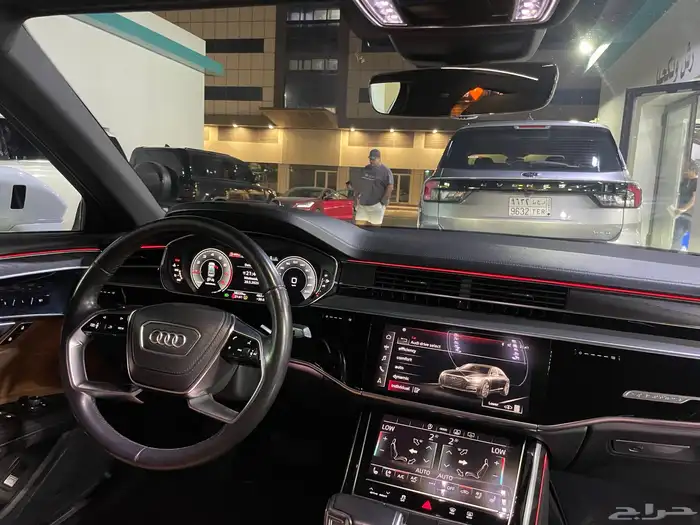 Audi A8L على الضمان الوكالة 6
