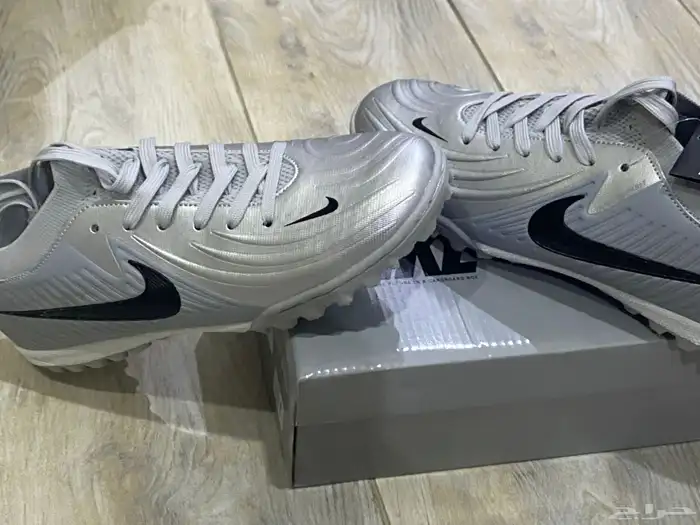 حذاء كورة ملعب صناعي رياضي   نايك المقاس 43 5