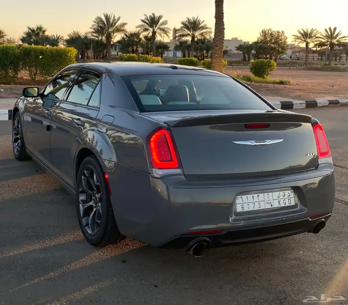 كرايزلر 2019 اللون اسمنتي 1
