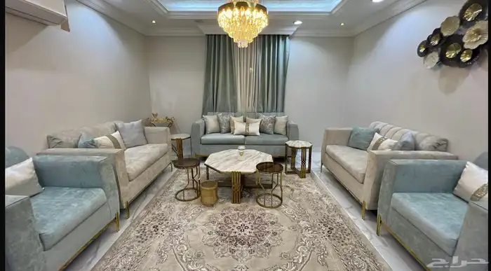 كنب غرفة الضيوف للبيع 10 اشخاص مع السجاد والستارة والطاولات 1