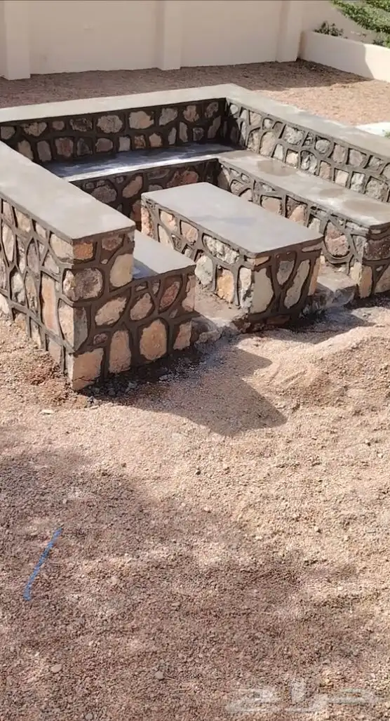 معلم بنا حجر طبيعي 7