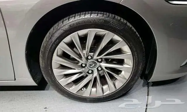 لكسز - Es300 - 2020 7