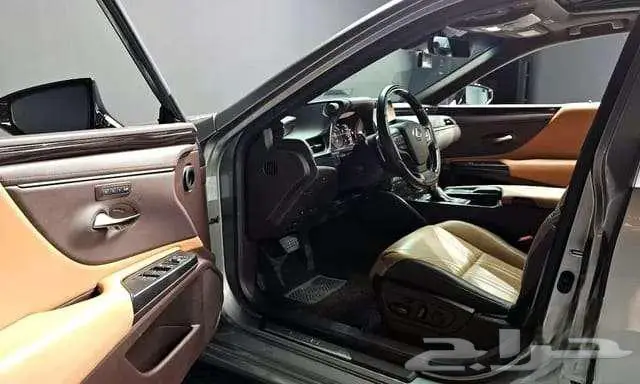 لكسز - Es300 - 2020 18