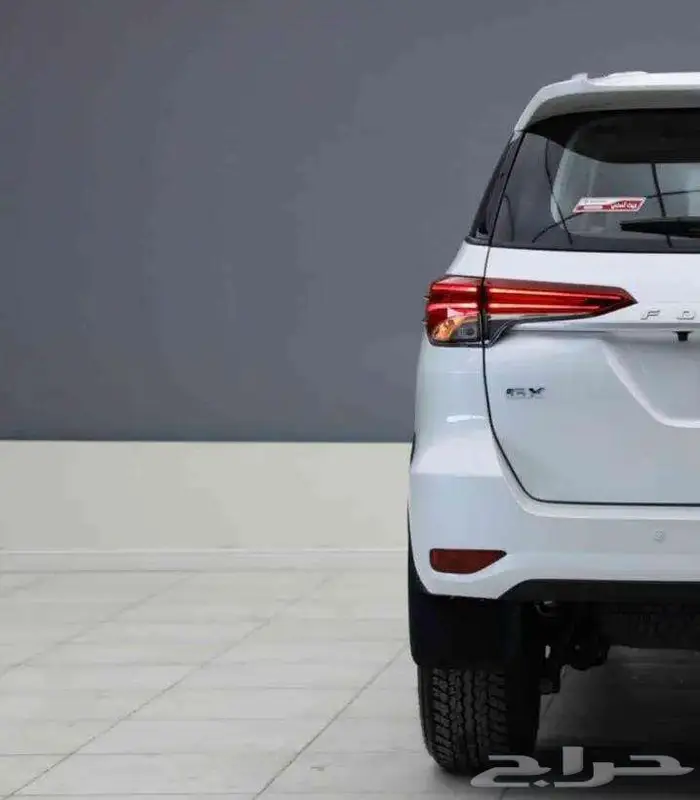 تتوفر فئات تويوتا فورتشنر لمبيعات البنوك ديزل بنزين ربح 0.35 14