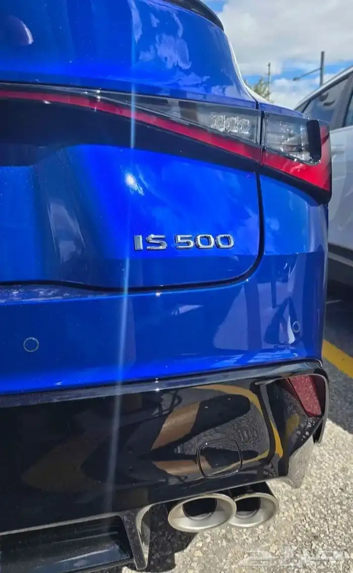 للبيع لكزز IS500 موديل 2025 اصفار وارد كندا 2