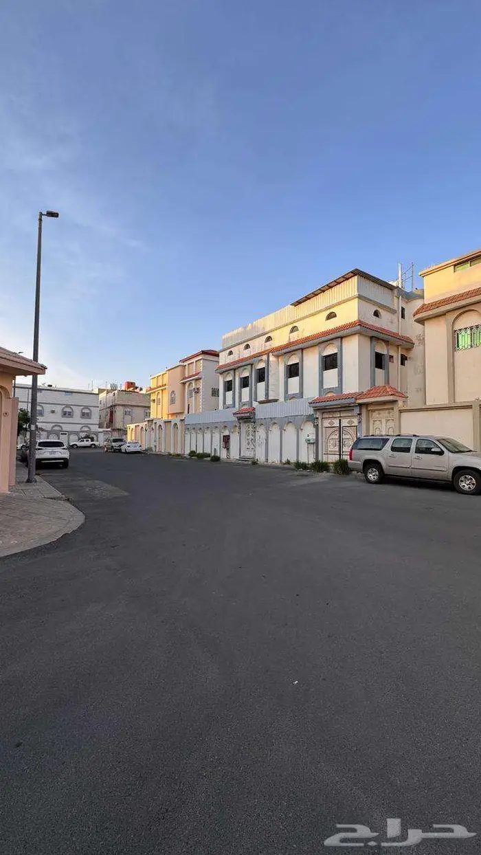 للبيع عمارة دورين وملحق وبدروم بموقع حيوي بالطائف 0