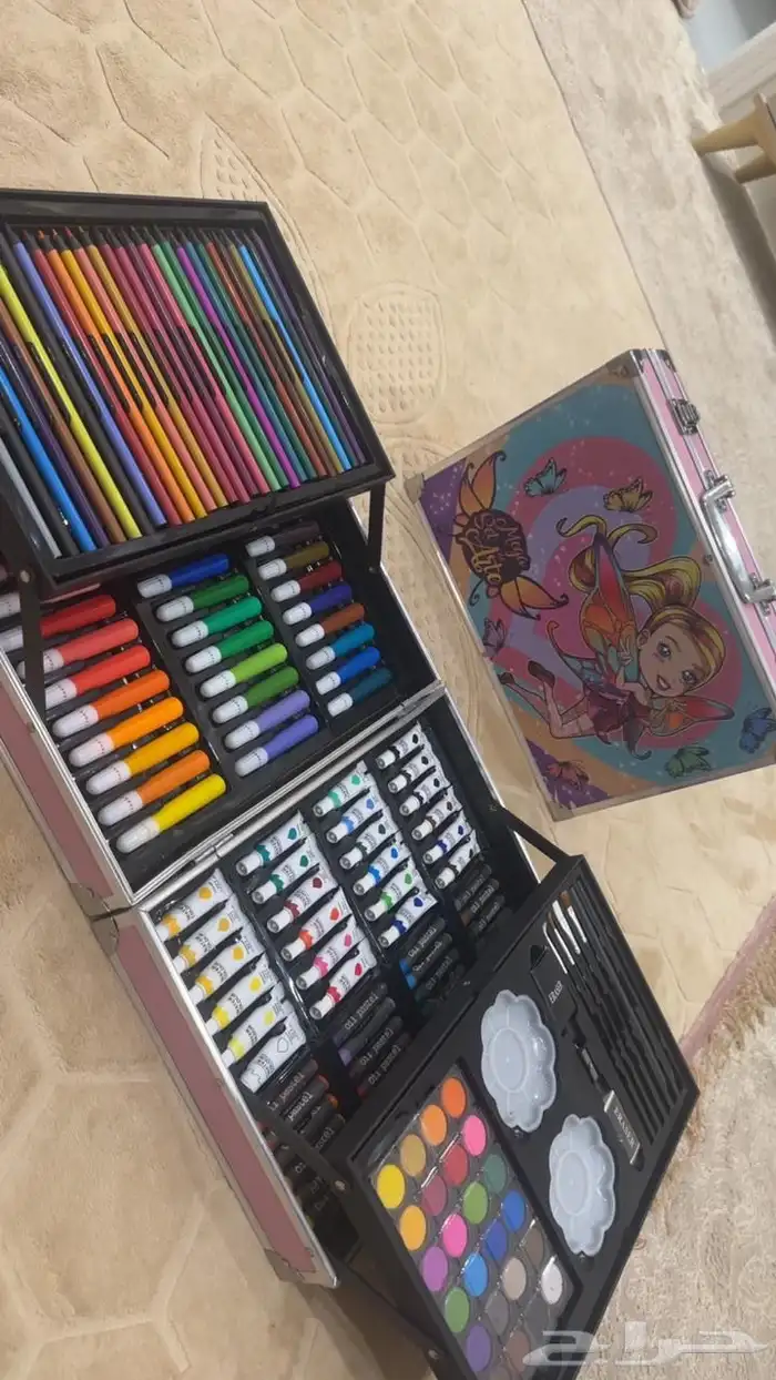 الوان جديده غير مستعملة شريت العلبه الواحده 80 وستبيع ب49 1