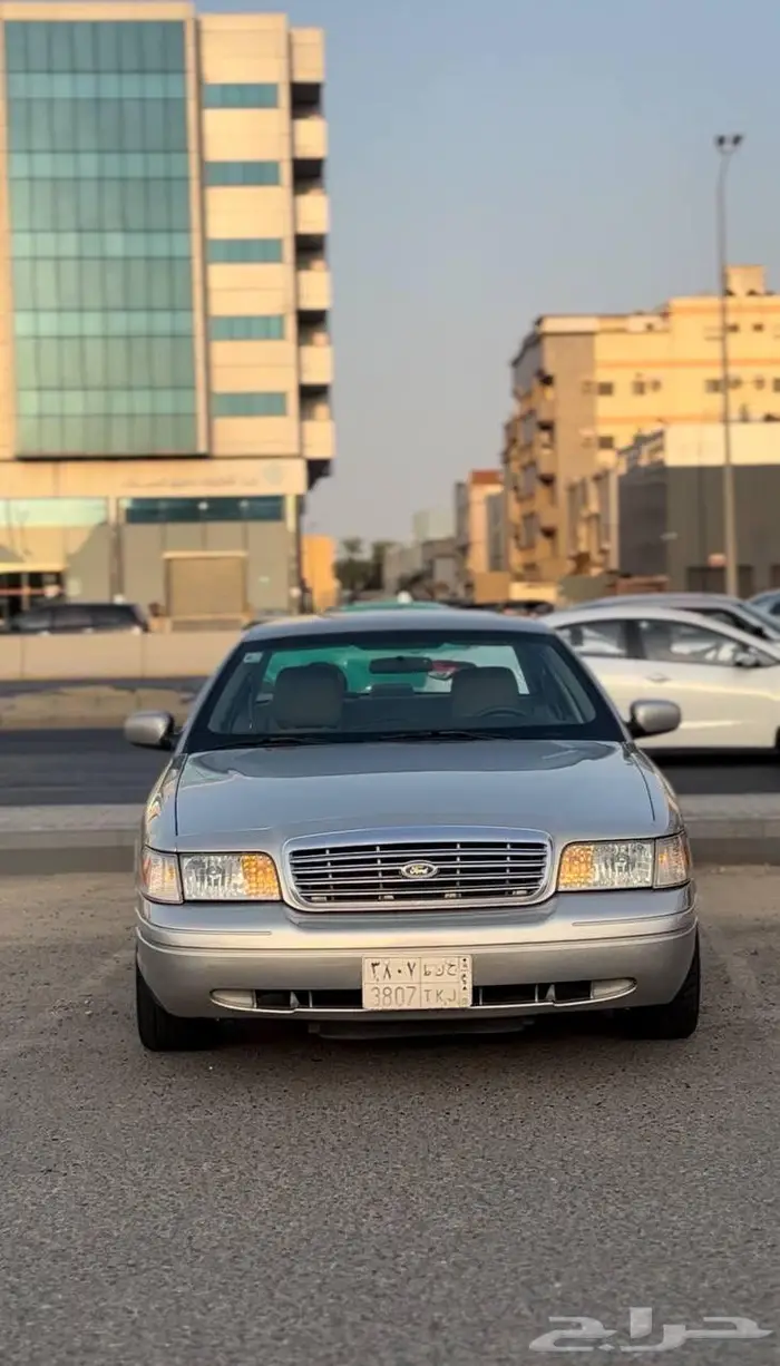فورد كراون فكتوريا 2011 12