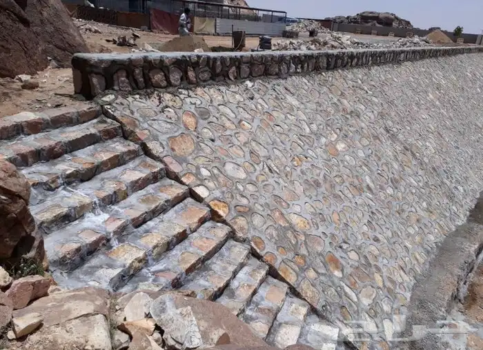 معلم بنا حجر طبيعي 1