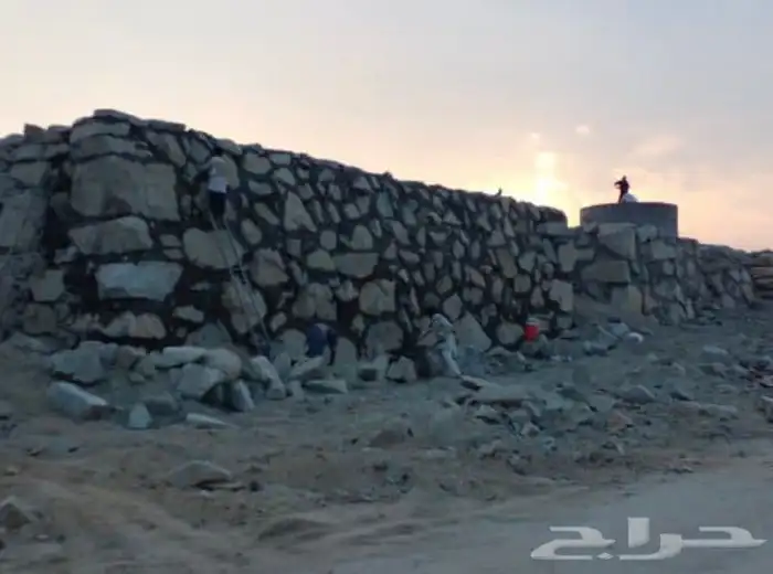 معلم بنا حجر طبيعي 0