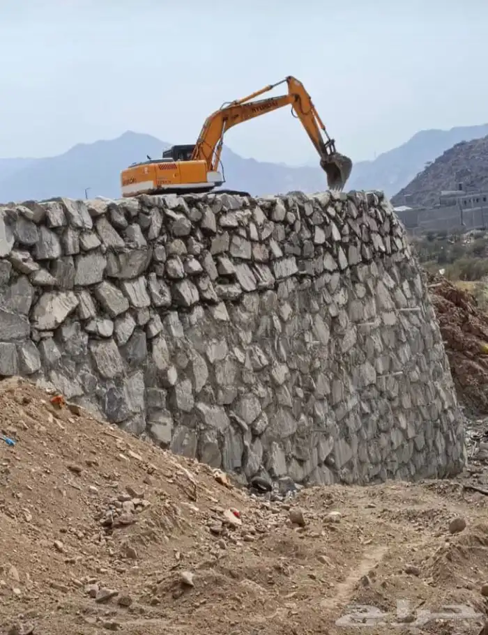 معلم بنا حجر طبيعي 2