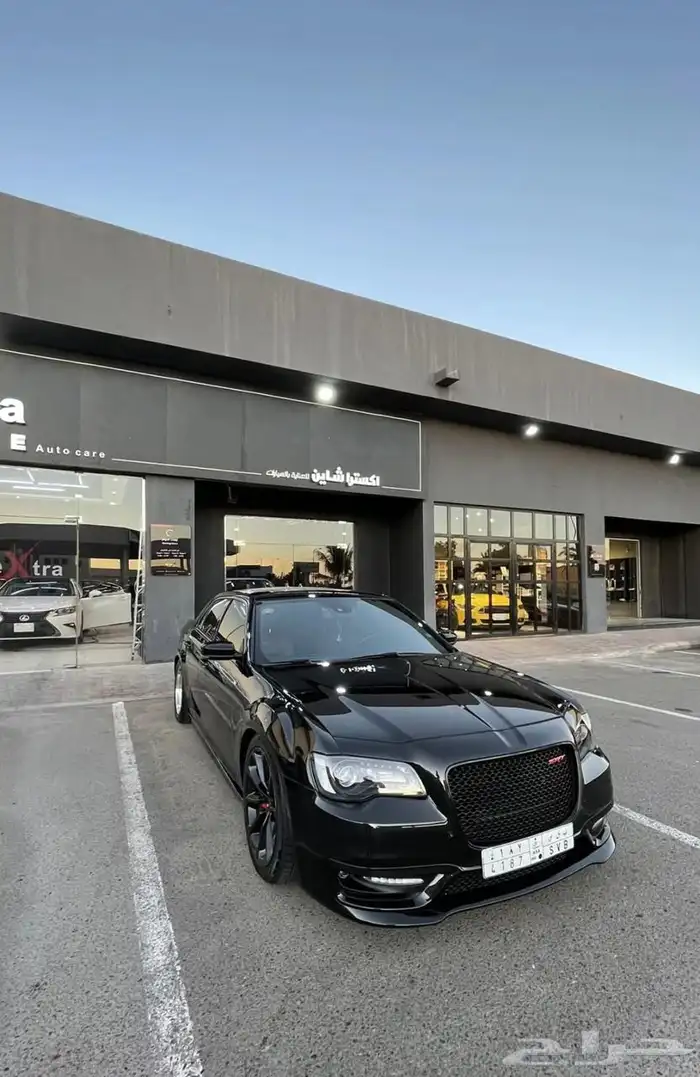 كرايزلر SRT 8 للبيع 4
