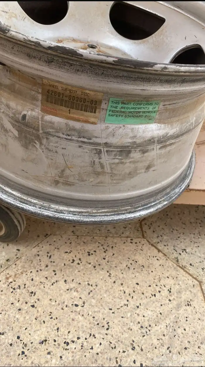 للبيع جنوط حديد ست مسامير للجيب تايوتا 97 اصليه 1