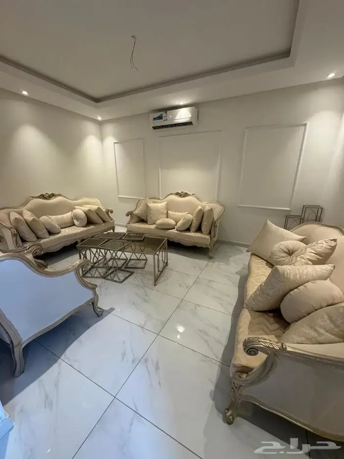 فلا للإيجار السنوي 22