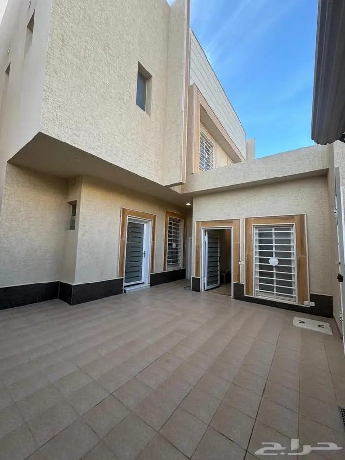 فلا للإيجار السنوي 23