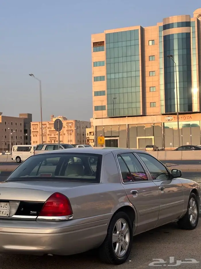فورد كراون فكتوريا 2011 9