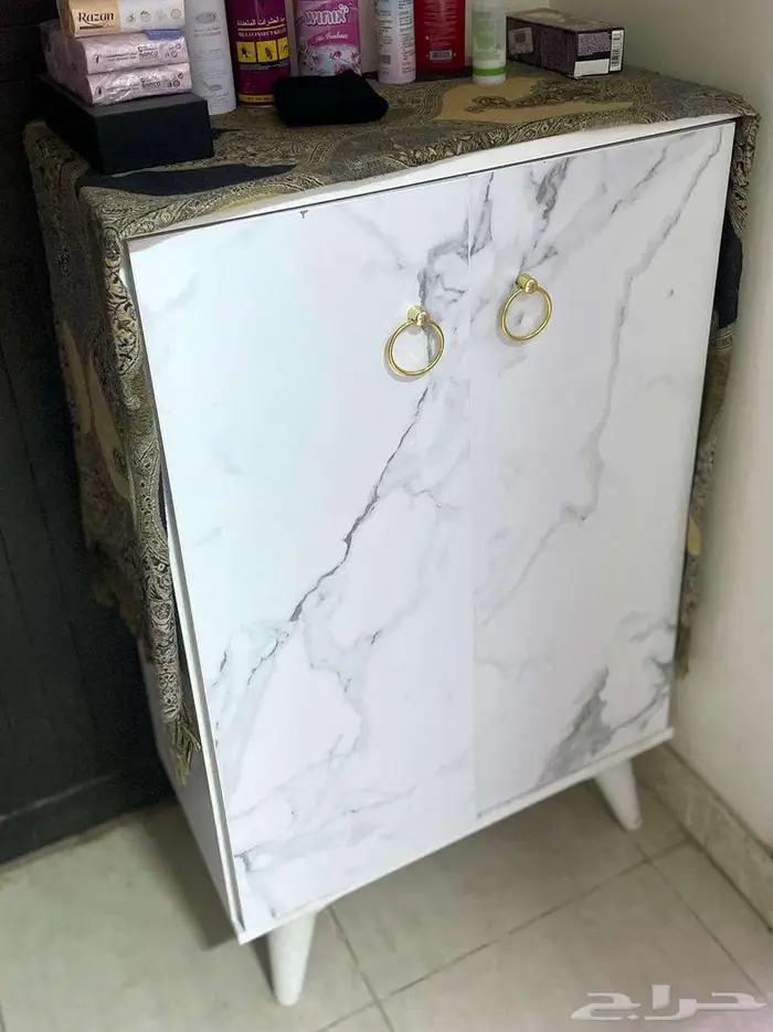 طاولات و سجادة مع شوية اغراض بيت للبيع 0