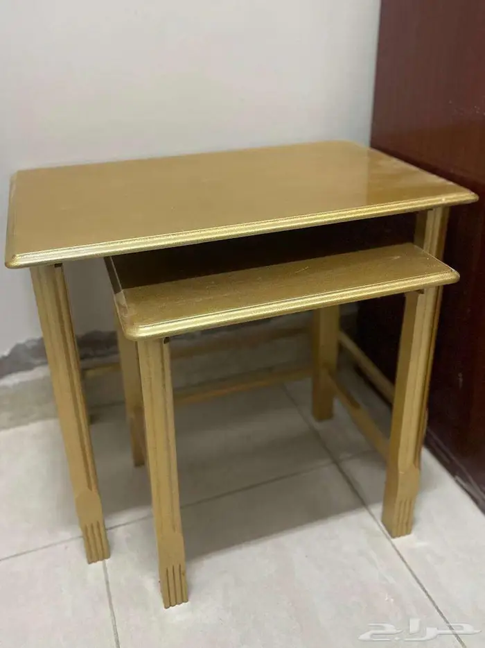 طاولات و سجادة مع شوية اغراض بيت للبيع 1